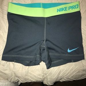 Woman’s Nike pro